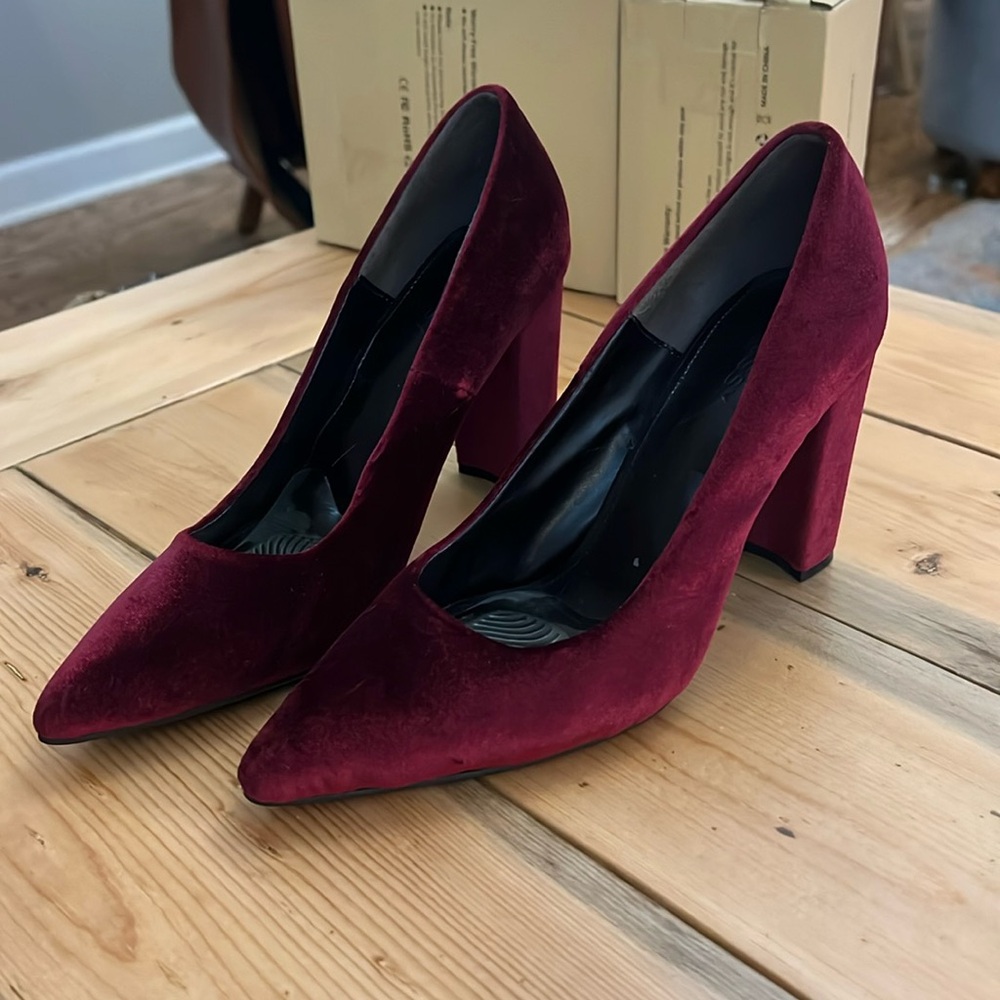 MOUSSY brand velvet burgundy heels!